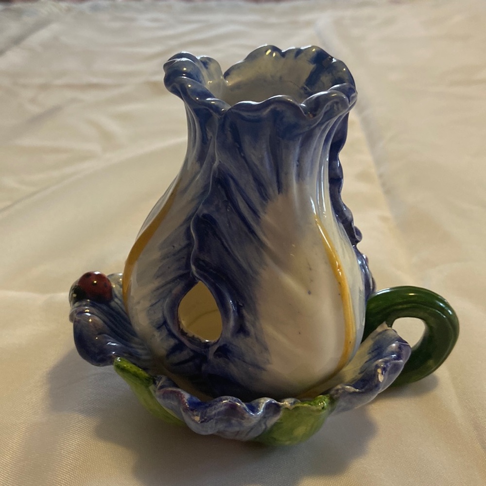 Iris tee light holder